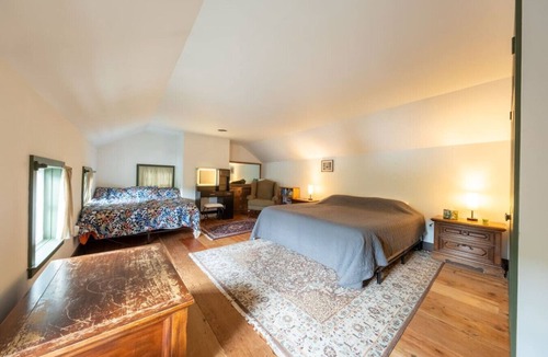 Stewartstown House | 30 Acres, 3 houses, sleeps 30, 2 hot tubs