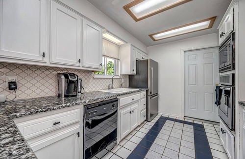 Midwest City House | 30 min to OU! Spacious 5 bedroom home with Private Pool and Hot Tub