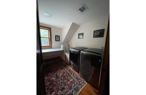 Hyde Park House | 30 mins to Smuggs and Stowe! Tons of room for family and pets!