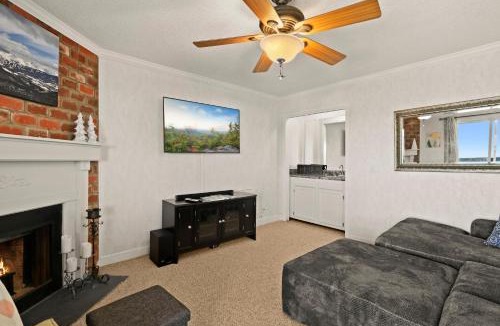 Banner Elk Apartment | 301 Pinnacle Inn Rd Unit 2306 by Carolina Stays