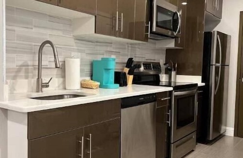Logan Square Apartment | 306 Deluxe King suite in the center city