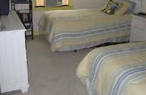 Gold Coast Condo | 3060 West Avenue--Close to the Beach