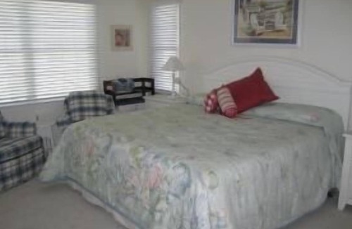 Gold Coast Condo | 3060 West Avenue--Close to the Beach