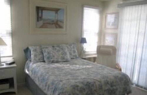 Gold Coast Condo | 3060 West Avenue--Close to the Beach