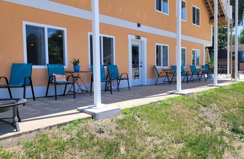 Arnolds Park Apartment | 316 Hwy 71 -Bottom Floor Sleeps 10