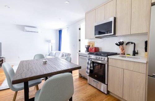 Williamsburg Apartment | 323-2 Specious 2BR Williamsburg