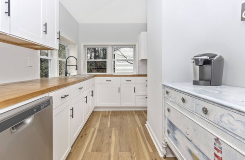 Lansdowne House | 338 judysplaces in Lansdowne, 6BR, 2 BA, renovated SFH