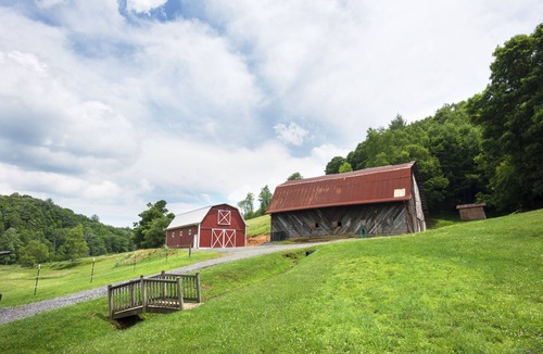 Boone House | 36 Private Acres on the New River