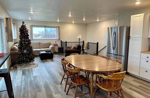 Orrin Cabin | 365 Lakefront Escape: Fish. Hunt. Kayak. Relax. Hunter, Pet and Mom APPROVED!