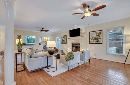 Talahi Island House | 3bd/3ba Lakefront-Spa-Kayak-Near Savannah & Tybee