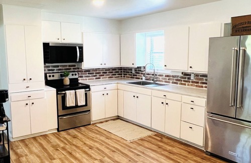 Hico House | 3BR, 1.5BA with covered parking minutes to downtown, 20 minutes to Stephenville.