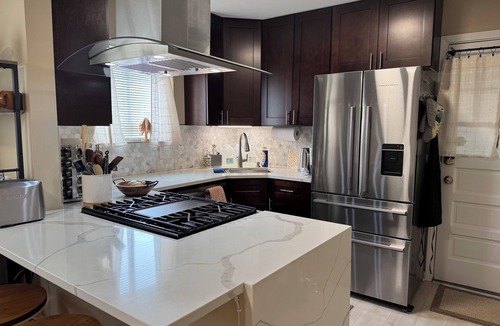 Skokie Apartment | 3BR 1.5Bath 2Car Parking Skokie Apt Near Chicago-Evanston