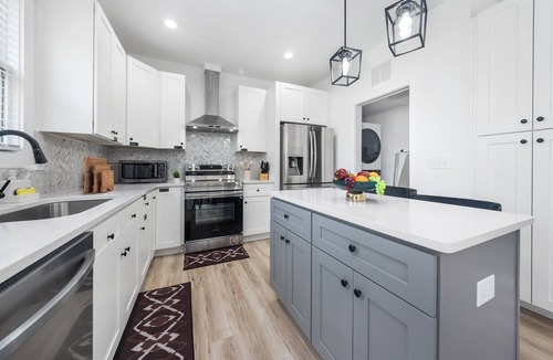 East Durham House | 3BR/2.5 BA with Fenced Yard - Dogs OK - 10 mins to Duke U & 5 mins to Downtown