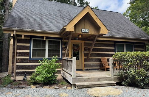 Seven Devils Cabin | 3BR 3BA Log Cabin, Pond Front, Hot Tub, Pool Table, near Skiing & Pet friendly