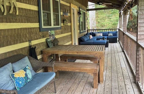 Seven Devils Cabin | 3BR 3BA Log Cabin, Pond Front, Hot Tub, Pool Table, near Skiing & Pet friendly