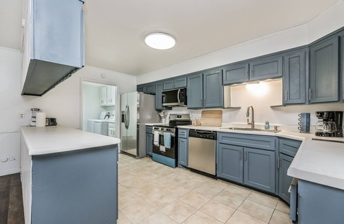 Amarillo House | 3BR/3BA Private Suites Home/Llano & Wind Crew Ready/Fast WiFi & 2 Car Garage