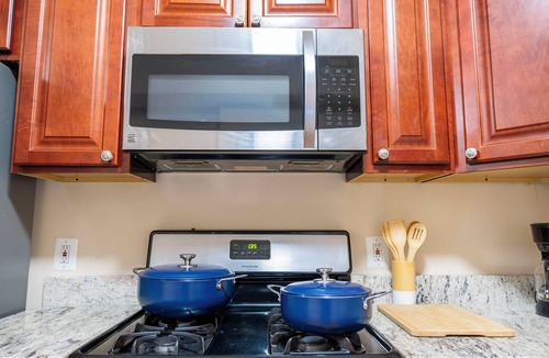 Downtown Baltimore House | 3BR 4 Bath 2-Min Walk to Johns Hopkins Hospital.
