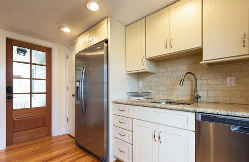Ocean Grove House | 3BR Beautiful Remodeled Victorian w/Beach Locker