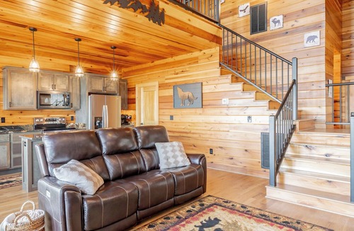 Coosa House | 3BR cabin Lookout Mountain! Stunning View, Hot Tub, Fire Pit, Hiking, Fishing