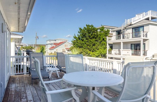 South End House | 3BR cottage with a short stroll to beach or sound!
