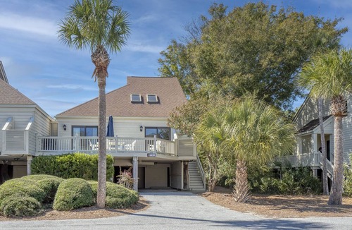 Spinnaker Beachhouses Villa | 3BR End Unit Spinnaker w/Beach Boardwalk Access Across Street! Amenity access included! NO pets