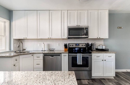 Dundalk House | 3BR home near Heritage Park