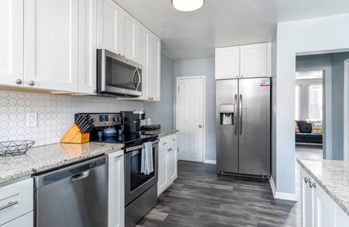 Dundalk House | 3BR home near Heritage Park