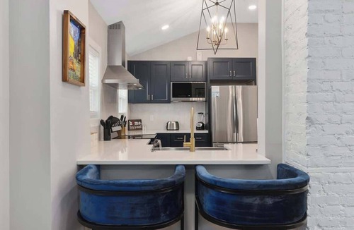 Lee's Summit House | 3BR Hot Tub Sleeps 8 GameRoom|KingBed|