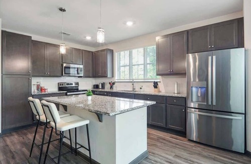 North Raleigh Apartment | 3BR | King Bed | Balcony | North Raleigh