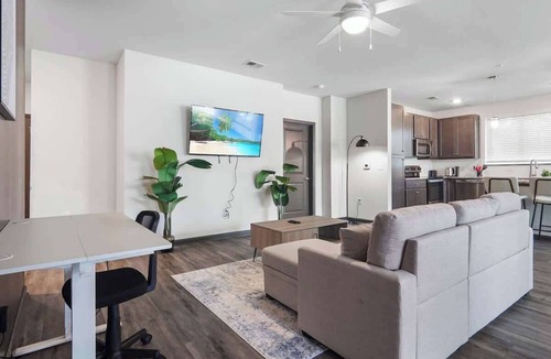 North Raleigh Apartment | 3BR | King Bed | Balcony | North Raleigh