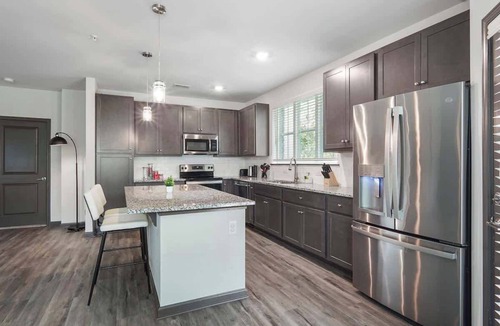 North Raleigh Apartment | 3BR | King Bed | Balcony | North Raleigh