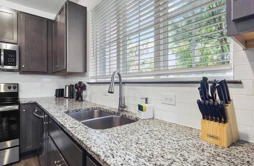 North Raleigh Apartment | 3BR | King Bed | Balcony | North Raleigh