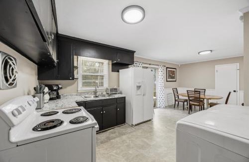 Fayetteville House | 3BR Near Cape Fear Valley Med Ctr & Fort Liberty