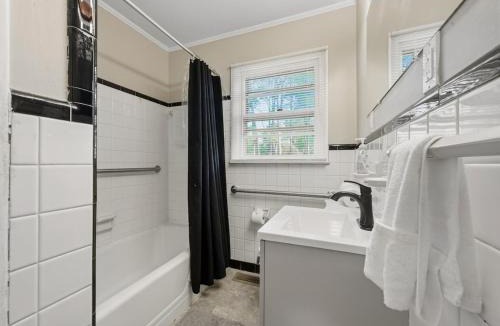 Fayetteville House | 3BR Near Cape Fear Valley Med Ctr & Fort Liberty