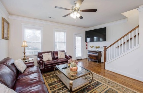 Davidson House | 3BR Suites Zen Retreats - Steps to downtown
