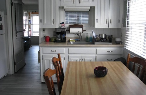 Surf City House | 3rd from the beach! Super Cute Bungalow!