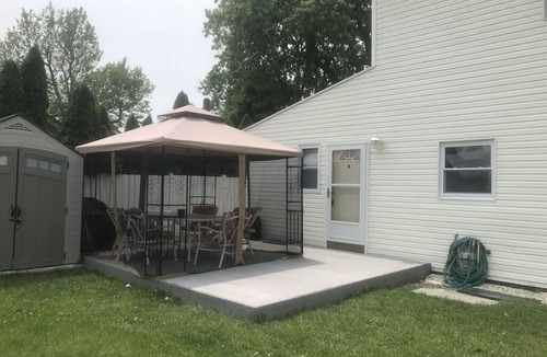 Wildwood Apartment | 4.5 blocks to beach. Huge yard
