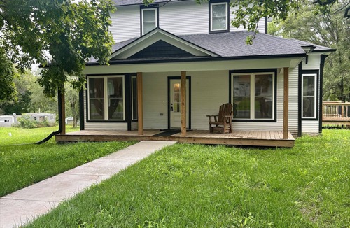 Gallatin House | 4-bdrm: Near Adam-Ondi-Ahman, MO Star Quilt, Jamesport Amish, Squirrel Cage Jail