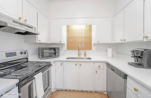 Summerville House | 4 Bdrms 3 Bath 2 Kitchens 2 Laundry Fenced In Yard & More - The Townie