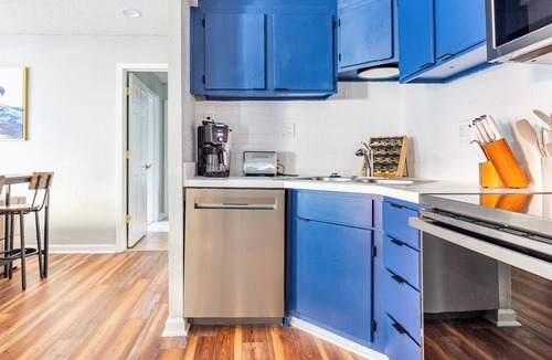 Auburn Condo | 4 Bed, 2 Bath, Dog Friendly, Well Equipped Kitchen, Easy 1 Mile to Jordan-Hare, Ample Parking, Pool