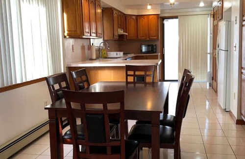 Hopelawn Apartment | 4 bed, 2 bath house, NYC train 10 min walk, MetLife Stadium 45 minutes