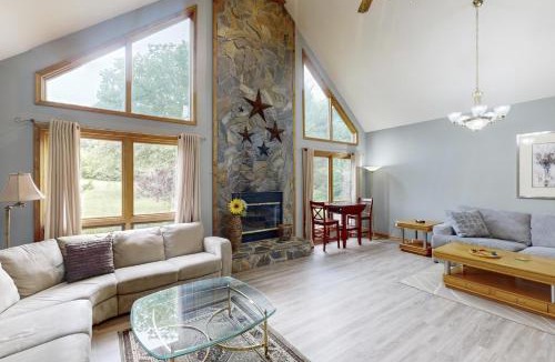 Livingston House | 4 Bed 4 Bath Vacation home in Mineral