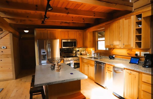 Cloudland Cabin | 4-bedroom cabin in marvelous Cloud Land/20 acres of private land with trails
