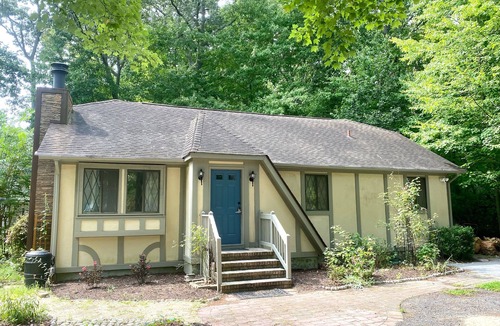 Ocean Pines Ski Chalet | 4-bedroom chalet in lovely Ocean Pines with WiFi, AC