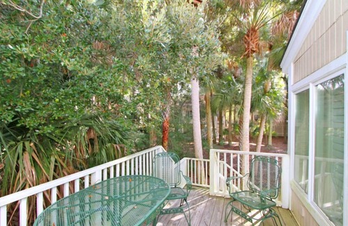 Tarpon Pond Cottage | 4 bedroom cottage close to the beach!