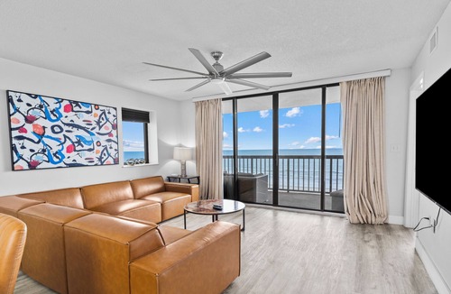 Ash Condo | 4-bedroom Direct Oceanfront, parking near door with pools