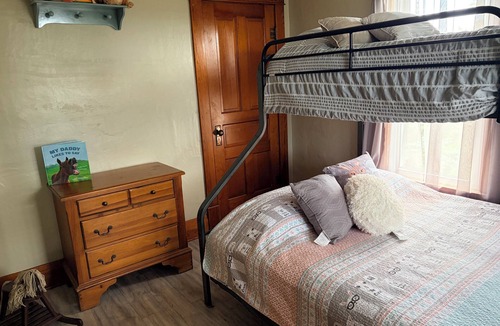 Pella House | 4-bedroom farmhouse in delightful Pella with AC for relaxing stays