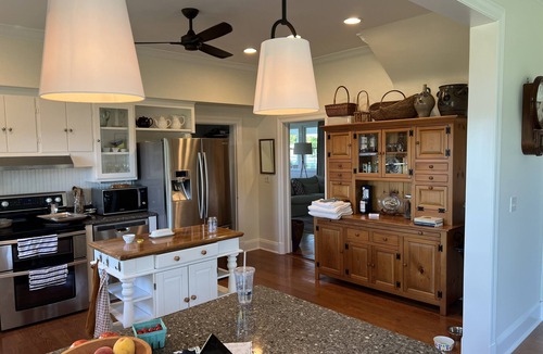 Cambridge House | 4-bedroom historic waterfront farmhouse with pool in Cambridge