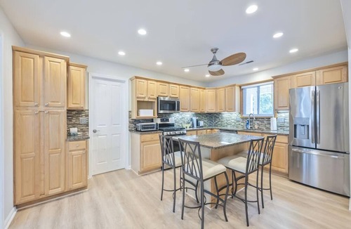 Village Green House | 4 Bedroom House Close to Beach | Pool, Yard & Deck