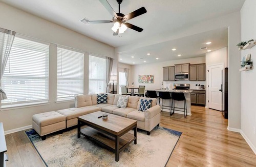 Temple Apartment | 4 Bedroom House in North Point
